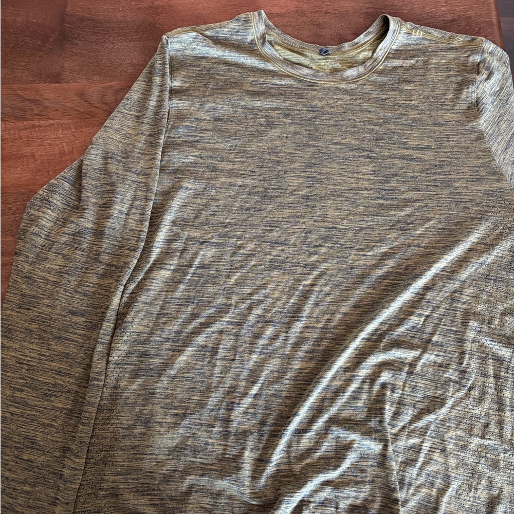 Lululemon green and black long sleeve